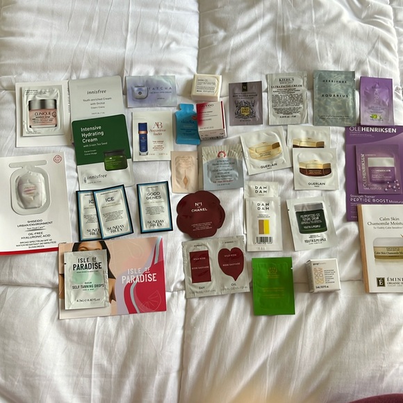 GUERLAIN Other - Deluxe Skincare Bundle 31-pc
